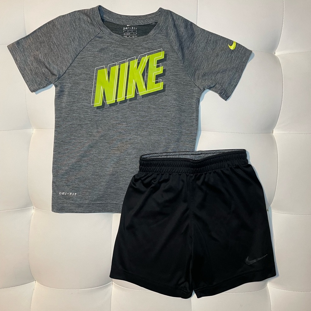 Nike boys dri-fit set size S